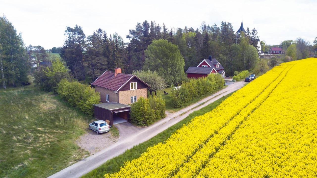 The Cozy Little House Bed & Breakfast Motala Eksteriør bilde